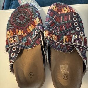 SHEIN Multicolor Bohemian Buckle Clogs